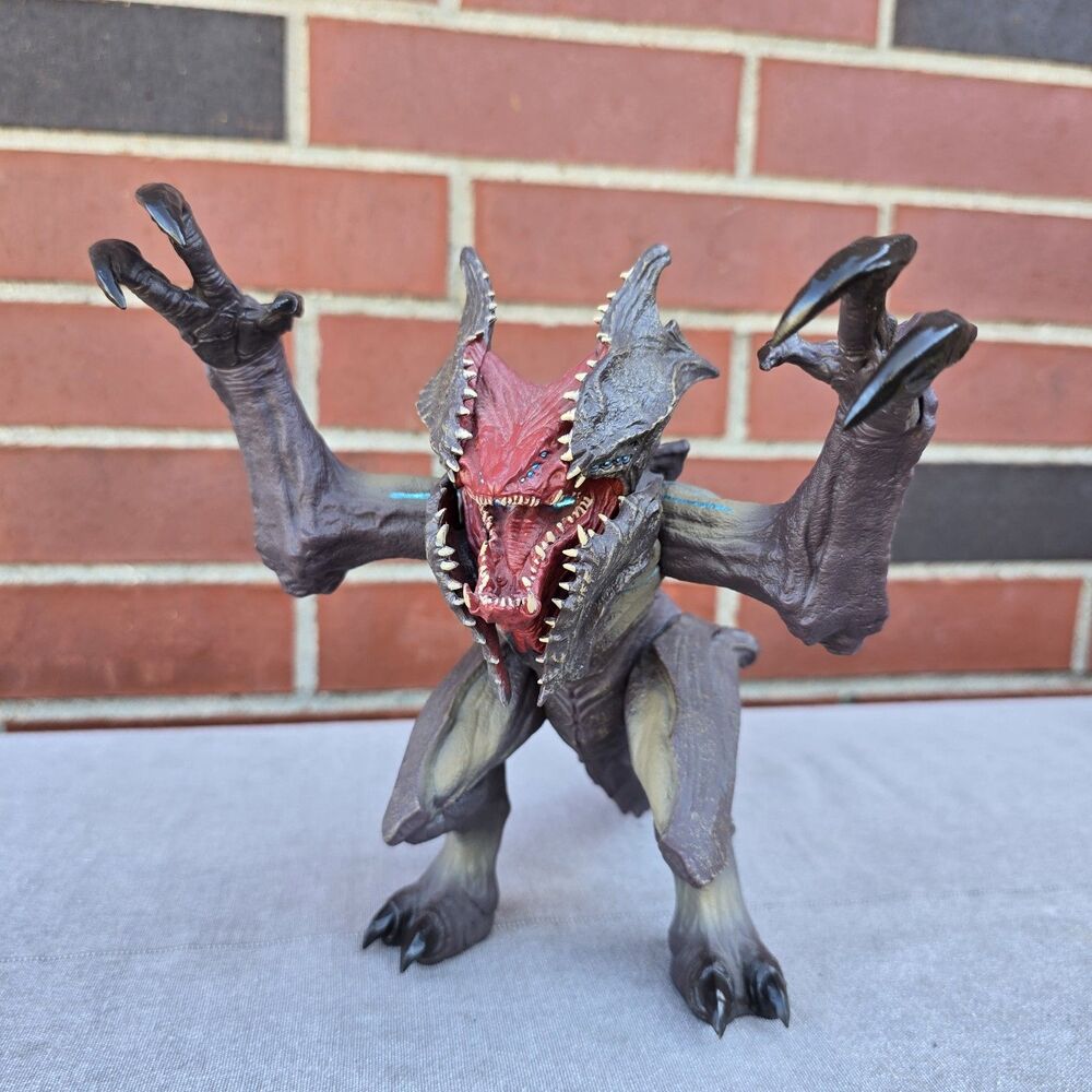 Pacific Rim Uprising Bandai Spirits Raijin Kaiju 8" Monster  Action Figure EUC